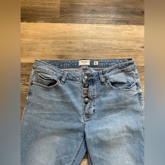 Miss Me Women’s Light Wash Distressed Ankle Skinny Jeans Size 31 - Picture 3 of 11